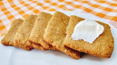 É BAIXO EM CARBOIDRATOS e SUBSTITUI O PÃO! Cream Cracker de Lanche ou Café da Manhã (Low Carb)