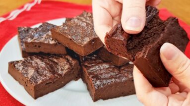 Só 2 INGREDIENTES - Brownie SEM AÇÚCAR, SEM FARINHA, SEM LEITE e SEM MANTEIGA - Delicioso!