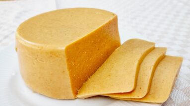 QUEIJO VEGANO FÁCIL E RÁPIDO para FATIAR e DERRETER - Gostoso, Barato e Saudável (Sem Leite)