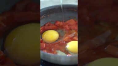 Receita com OVOS fenomenal! Shakshuka #receitafacil