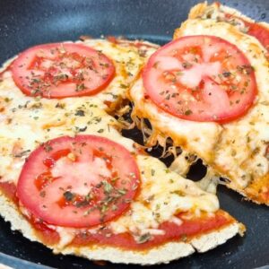 PIZZA DE FRIGIDEIRA Fácil, Leve, Saudável e Deliciosa - PRONTA EM MINUTOS - Muito Prática! Sem Trigo